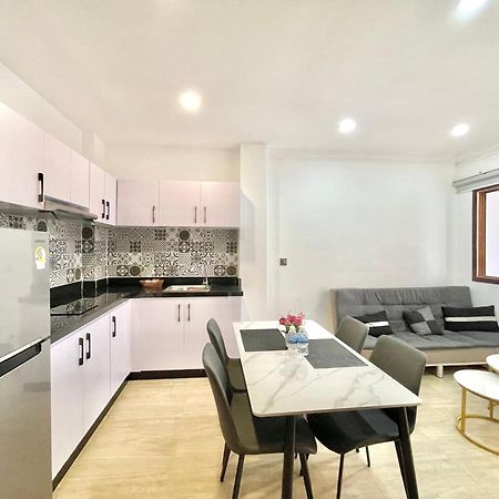 Sky Hotel Central Phnom Penh - Rooms & Apartments Exterior photo