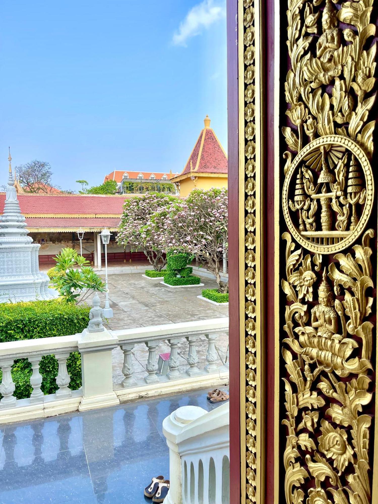 Sky Hotel Central Phnom Penh - Rooms & Apartments Exterior photo