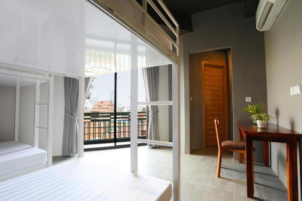 Sky Hotel Central Phnom Penh - Rooms & Apartments Exterior photo