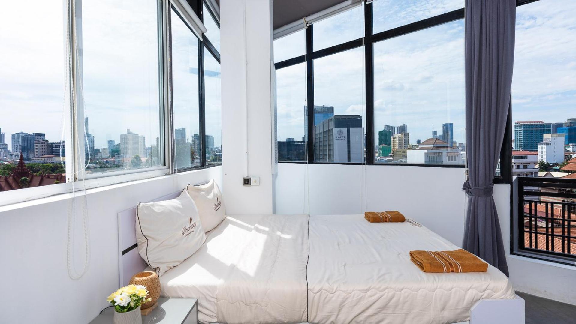 Sky Hotel Central Phnom Penh - Rooms & Apartments Exterior photo