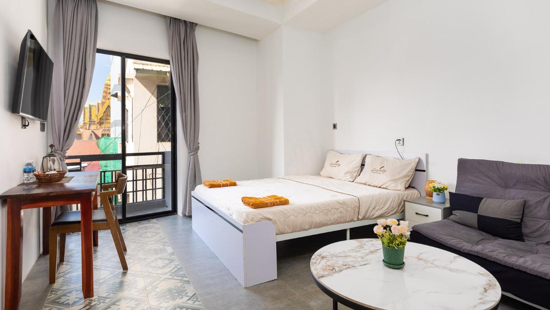 Sky Hotel Central Phnom Penh - Rooms & Apartments Exterior photo