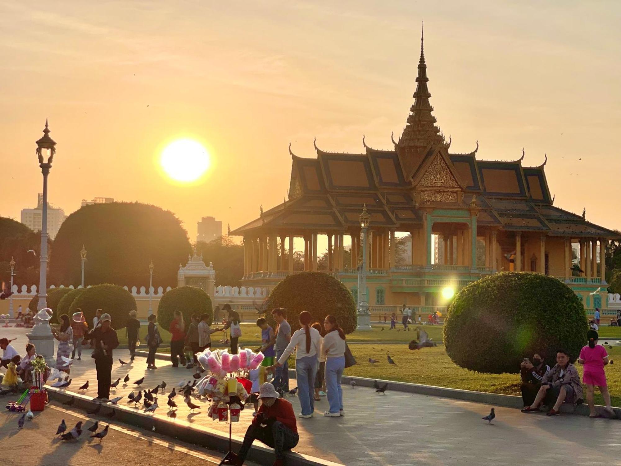 Sky Hotel Central Phnom Penh - Rooms & Apartments Exterior photo