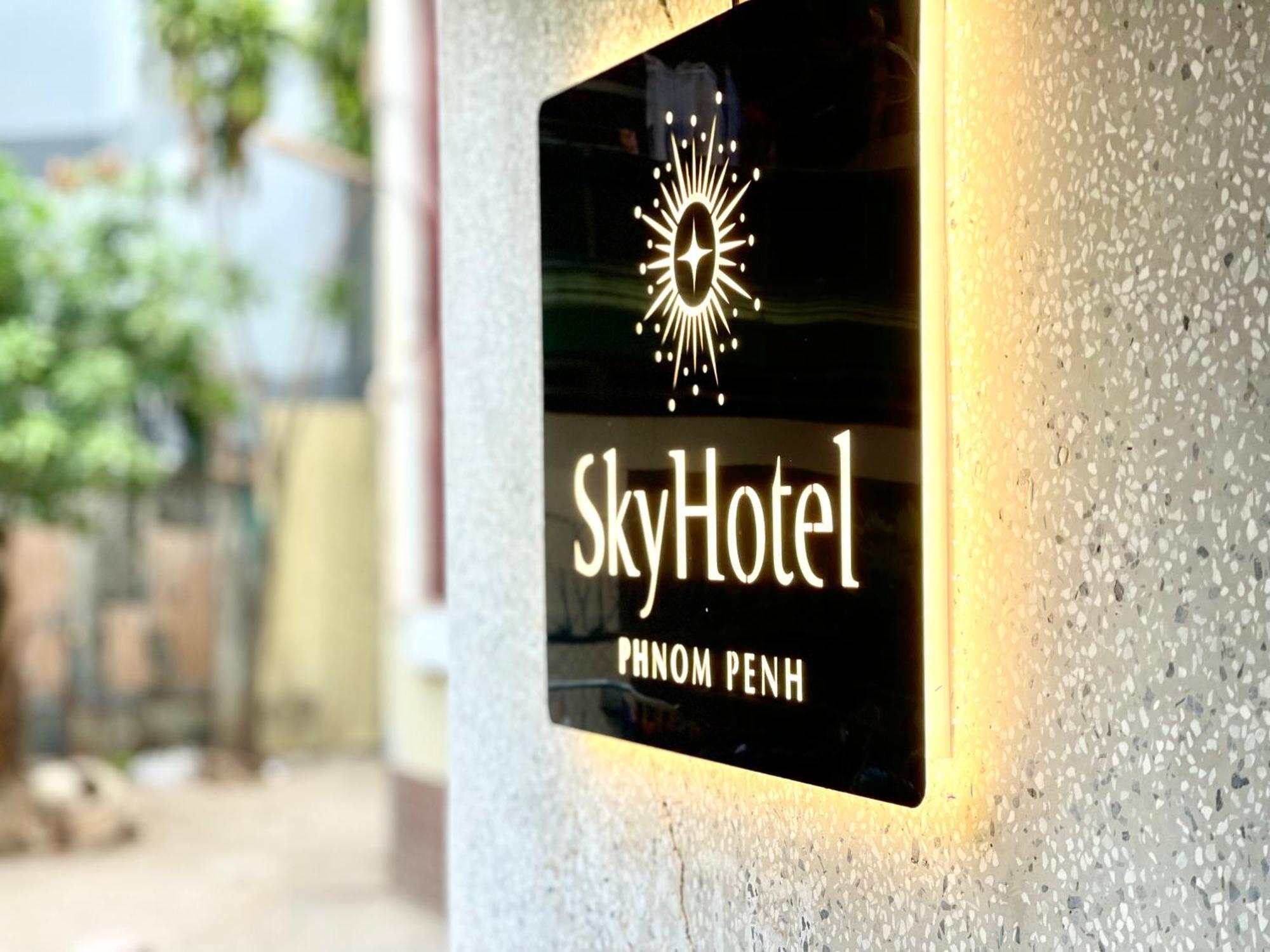Sky Hotel Central Phnom Penh - Rooms & Apartments Exterior photo